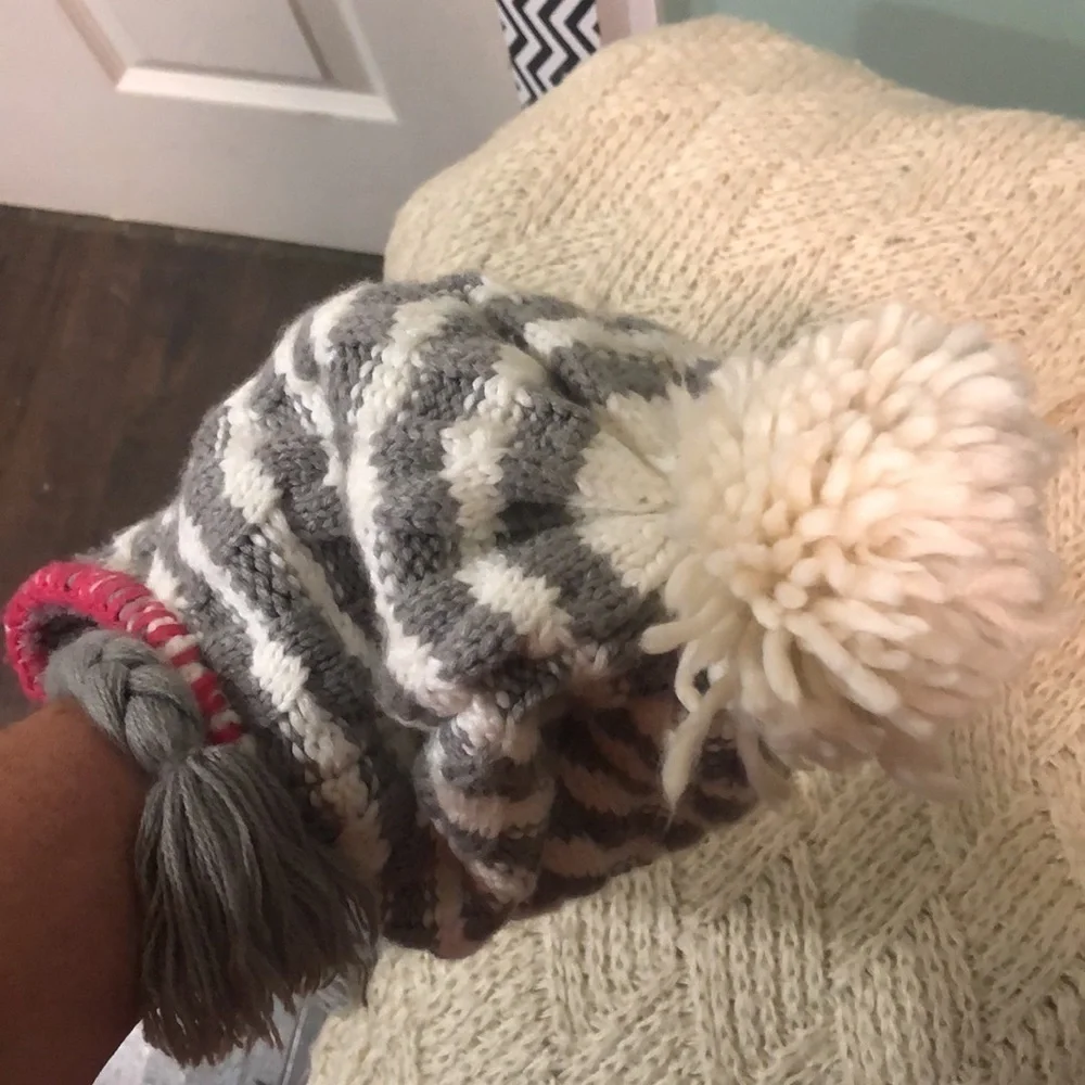 Like New* North Face Fleece Lined Warm Winter Hat - Picture 8 of 10